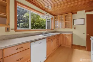 3005 3rd Ave W, Seattle, WA 98119 - Photo 12