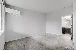 911 N 104th St, Seattle, WA 98133 - Photo 16