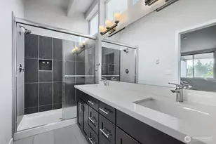 911 N 104th St, Seattle, WA 98133 - Photo 20