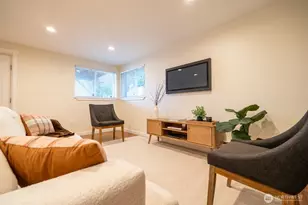 8344 Beacon Ave S, Seattle, WA 98118 - Photo 16