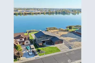 915 W Edgewater Lane, Moses Lake, WA 98837 - Photo 2
