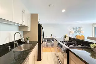 731 Broadway E, Seattle, WA 98102 - Photo 12
