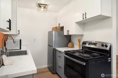 4111 Whitman Avenue N #205, Seattle, WA 98103 - Photo 10