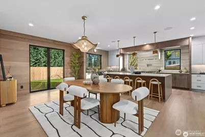 1020 107th Avenue SE, Bellevue, WA 98004 - Photo 4