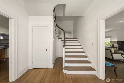 3233 Magnolia Boulevard W, Seattle, WA 98199 - Photo 14