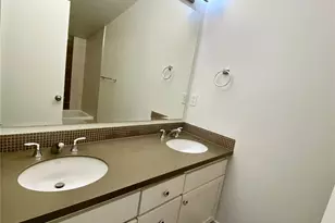 662 NE 40th St, Seattle, WA 98105 - Photo 4