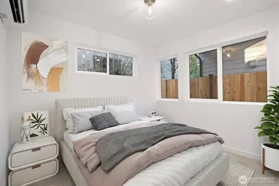 10746 Interlake Avenue N, Seattle, WA 98133 - Photo 2