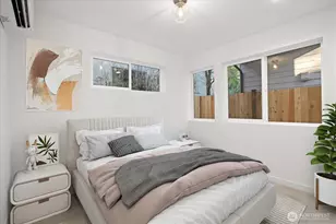 10746 Interlake Ave N, Seattle, WA 98133 - Photo 2