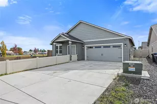 1009 W Maple Dr, Moses Lake, WA 98837 - Photo 2