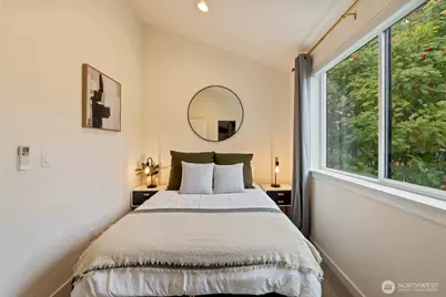7507 Latona Avenue NE, Seattle, WA 98115 - Photo 20