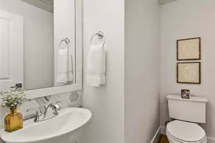 941 W McGraw St, Seattle, WA 98119 - Photo 14
