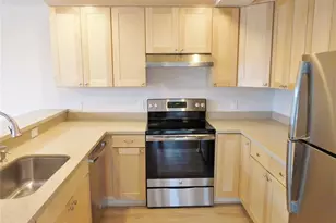 214 W McGraw St, Seattle, WA 98119 - Photo 2