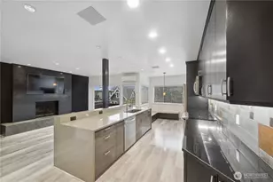 2028 Waverly Pl N, Seattle, WA 98109 - Photo 2
