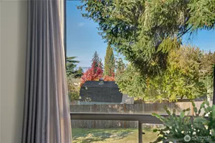 907 Powell St, Steilacoom, WA 98388 - Photo 8