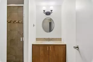2100 3rd Ave, Seattle, WA 98121 - Photo 16