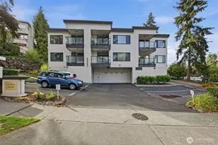 5225 50th Ave NE, Seattle, WA 98105 - Photo 2