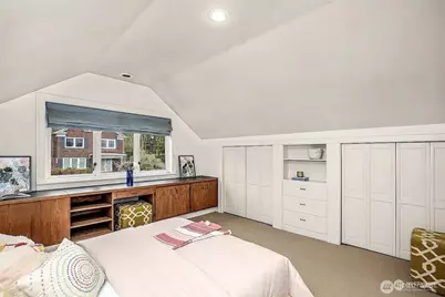 2002 12th Avenue E, Seattle, WA 98102 - Photo 24