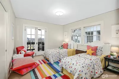 2002 12th Avenue E, Seattle, WA 98102 - Photo 20