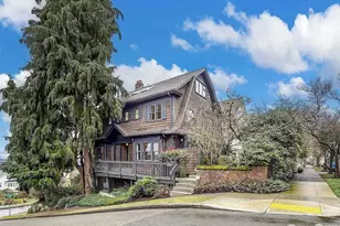 2002 12th Ave E, Seattle, WA 98102 - Photo 2