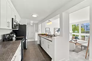 2500 W Manor Pl, Seattle, WA 98199 - Photo 10