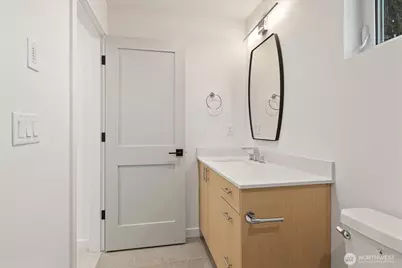 10746 Interlake Avenue N, Seattle, WA 98133 - Photo 16