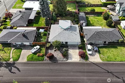 616 13th St SW, Puyallup, WA 98371 - Photo 2