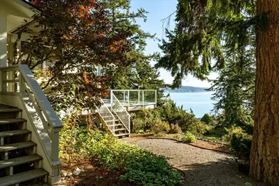 1200 Crescent Drive, Oak Harbor, WA 98277 - Photo 2