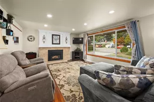 2212 106th Pl SE, Everett, WA 98208 - Photo 2