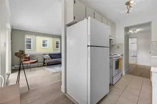 506 N 45th St, Seattle, WA 98103 - Photo 6