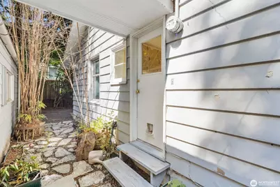 9525 7th Avenue NW, Seattle, WA 98117 - Photo 16