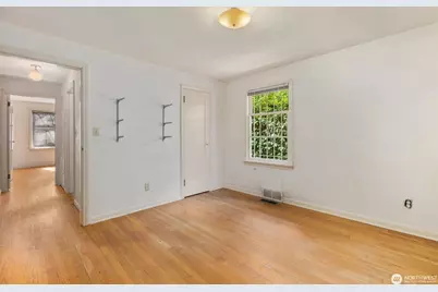 9525 7th Avenue NW, Seattle, WA 98117 - Photo 12