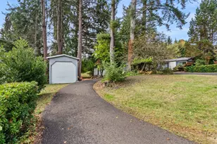 928 Jackson Ave, Raymond, WA 98577 - Photo 2