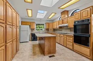 928 Jackson Ave, Raymond, WA 98577 - Photo 4