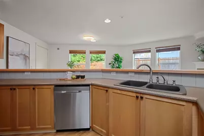 11920 98th Avenue NE #301, Kirkland, WA 98034 - Photo 6