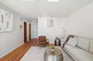 530 W Olympic Pl, Seattle, WA 98119 - Photo 2