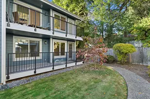 12526 SE 32nd St, Bellevue, WA 98005 - Photo 2