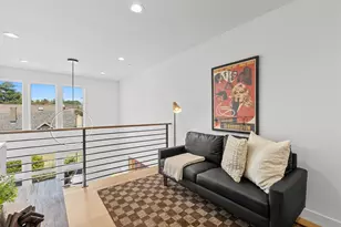 222 10th Ave E, Seattle, WA 98102 - Photo 12