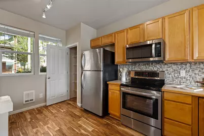 7722 39th Avenue S, Seattle, WA 98118 - Photo 8