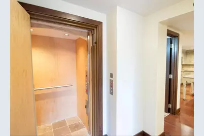 10660 NE 9th Place, Bellevue, WA 98004 - Photo 22