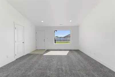 330 N Sandy Loop, Moses Lake, WA 98837 - Photo 2