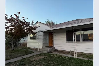 1557 1st St SE, East Wenatchee, WA 98802 - Photo 1