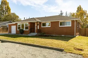 569 SE 6th Ave, Oak Harbor, WA 98277 - Photo 1