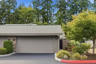 149 140th Pl NE, Bellevue, WA 98007 - Photo 2