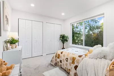 13626 NE 7th Street #F10, Bellevue, WA 98005 - Photo 18