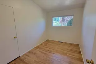 12051 SE 42nd St, Bellevue, WA 98006 - Photo 4