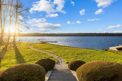 649 E Lake Sammamish Parkway SE, Sammamish, WA 98074 - Photo 4