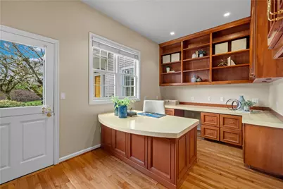 649 E Lake Sammamish Parkway SE, Sammamish, WA 98074 - Photo 22