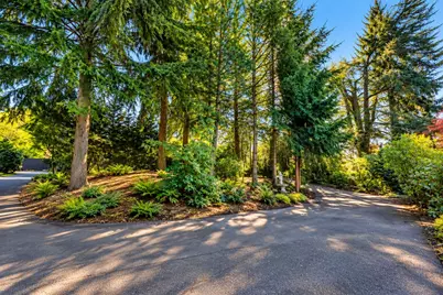 2023 92nd Avenue NE, Clyde Hill, WA 98004 - Photo 2