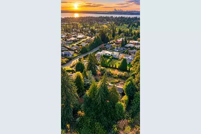 2023 92 Avenue NE, Clyde Hill, WA 98004 - Photo 2