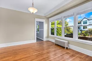 256 NE 50th St, Seattle, WA 98105 - Photo 16